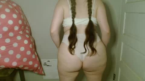 Snapshot of bigbootybunny chatting on 29, 6, 2026 Isabella online show from 29, 6, 2026