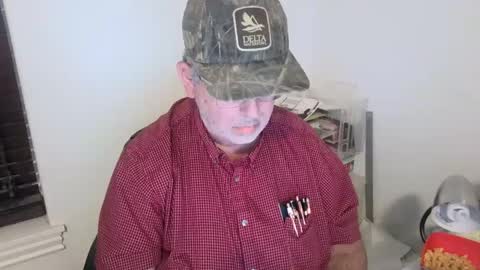 Snapshot of bigdylan17 chatting on 25, 1, 2025 Dylan 56 Taleah 53 online show from 25, 1, 2025