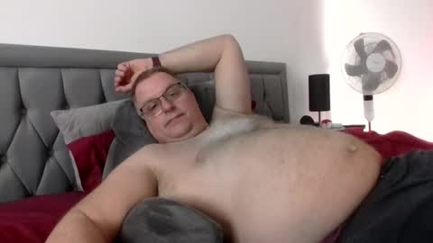 Snapshot of bigguy2014 chatting on 17, 4, 2026 bigguy2014 online show from 17, 4, 2026