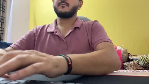 bighandsomesatisfy online show from 19, 4, 2026