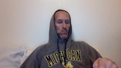 Snapshot of bighugemouthful chatting on 16, 9, 2025 Chaz online show from 16, 9, 2025