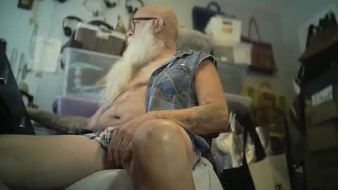 Snapshot of bigjeff01 chatting on 2, 11, 2025 bigjeff01 online show from 2, 11, 2025