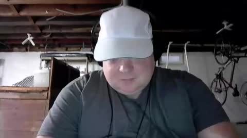 Snapshot of bigred_nyc chatting on 15, 4, 2026 Big Red online show from 15, 4, 2026
