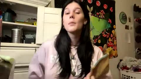 Snapshot of bitchesinthebasement chatting on 25, 12, 2024 bitchesinthebasement online show from 25, 12, 2024
