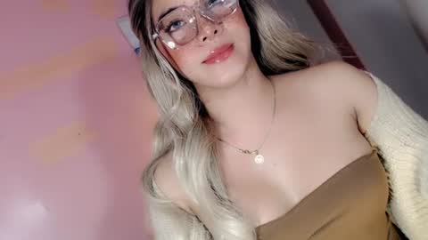 Snapshot of bitchofmanila69 chatting on 27, 7, 2026 YOUR QUEEN online show from 27, 7, 2026