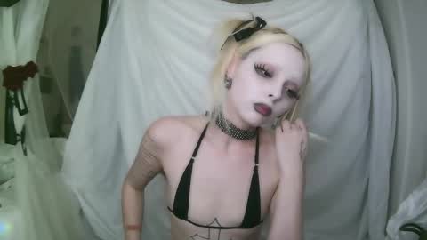 vampire fang  online show from 4, 2, 2026