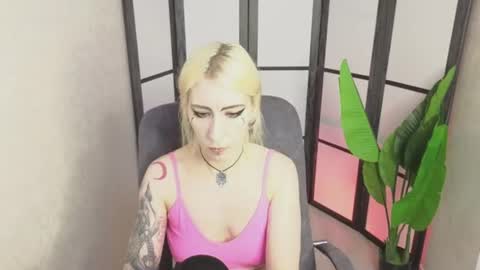 Snapshot of black_orchides chatting on 19, 7, 2026 Emily online show from 19, 7, 2026