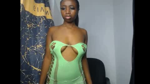 Snapshot of blackbeauty60 chatting on 25, 4, 2026 lela online show from 25, 4, 2026
