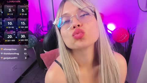 Snapshot of blackberry_s chatting on 28, 12, 2024 Sophie online show from 28, 12, 2024