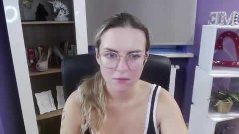 Z O E Y online show from 12, 9, 2025