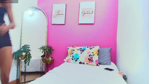 Tifffany bllom online show from 4, 3, 2025