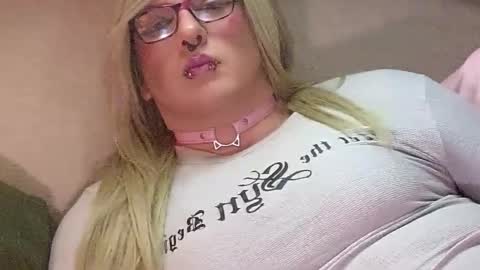 Snapshot of blakelytgirl chatting on 5, 2, 2025 Blakely Morningstar online show from 5, 2, 2025