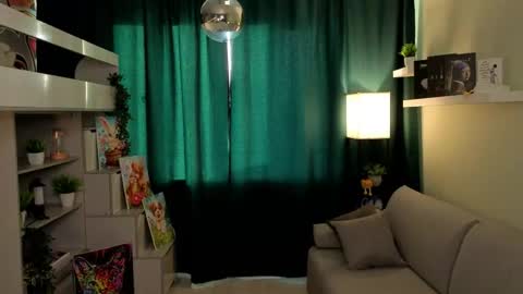 Mia online show from 31, 5, 2026