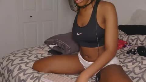 bloggirllaurel online show from 15, 12, 2025