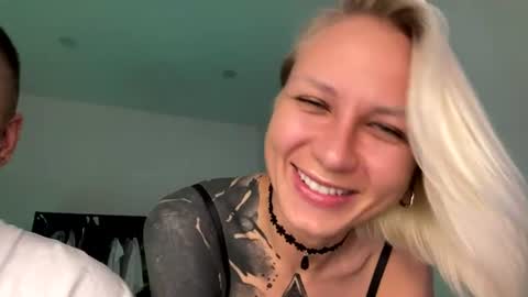 blonde_fuck_couple online show from 13, 6, 2026