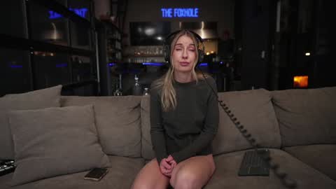 Snapshot of blondefoxsilverfox chatting on 20, 2, 2026 blondefoxsilverfox online show from 20, 2, 2026