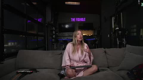 blondefoxsilverfox online show from 19, 5, 2026