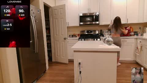 Snapshot of blondiebubblebooty chatting on 8, 4, 2026 Bubbles online show from 8, 4, 2026