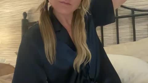 Snapshot of blondieslutt chatting on 24, 3, 2026 IM TRYNG online show from 24, 3, 2026