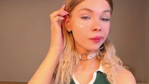 Snapshot of blondy_fina chatting on 17, 5, 2026 blondy_fina online show from 17, 5, 2026