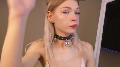 Snapshot of blondy_fina chatting on 19, 5, 2026 blondy_fina online show from 19, 5, 2026