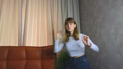 Snapshot of bloomnoir chatting on 11, 11, 2025 BloomNoir online show from 11, 11, 2025