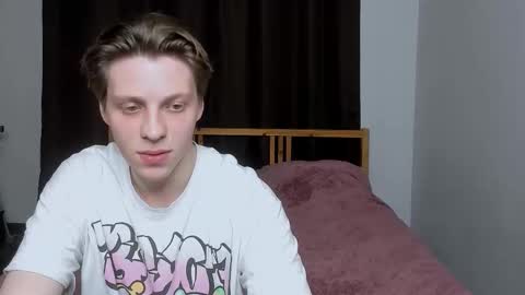 Snapshot of blossomandbee chatting on 4, 11, 2025 Sasha and Maria online show from 4, 11, 2025