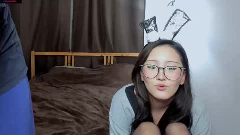 Snapshot of blossomandbee chatting on 23, 11, 2025 Sasha and Maria online show from 23, 11, 2025