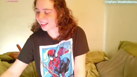 Blow Kiss Bunny online show from 12, 4, 2026