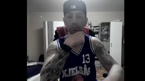 Snapshot of blue_eyed_wolf chatting on 17, 5, 2026 Runaway online show from 17, 5, 2026