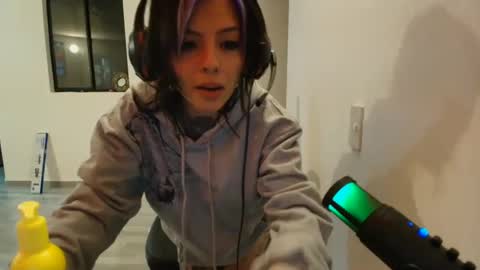 Alice bleu for friends  online show from 31, 1, 2025