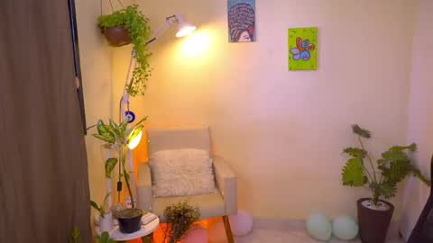 Snapshot of blueflora chatting on 19, 4, 2026 FLORAA online show from 19, 4, 2026