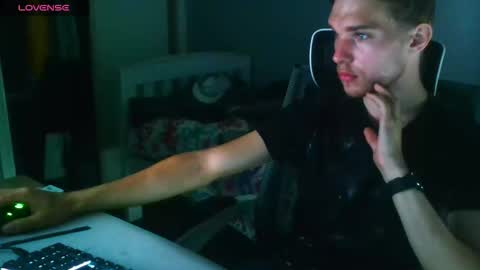 bluegaze6227724 online show from 4, 12, 2025