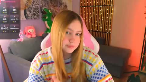 Snapshot of blush_ellie chatting on 5, 3, 2025 Ellie3 online show from 5, 3, 2025