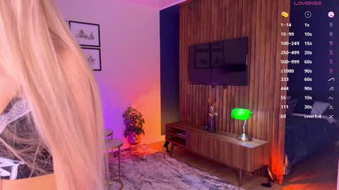 Mikki chan online show from 18, 10, 2025