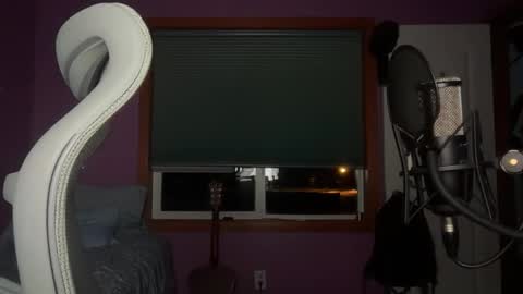 Snapshot of bluskyzz chatting on 19, 12, 2025 BluSky online show from 19, 12, 2025