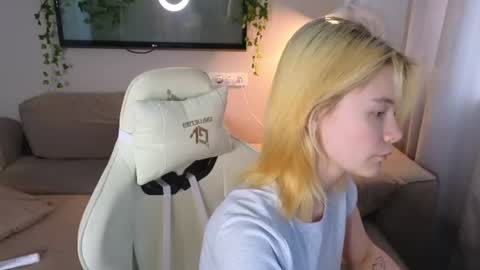 Snapshot of blvckmilk chatting on 14, 7, 2026 Alice and David online show from 14, 7, 2026