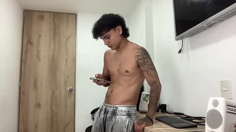 Snapshot of bob_pettersonn chatting on 9, 9, 2025 Bob  INDEPENDENT MODEL online show from 9, 9, 2025