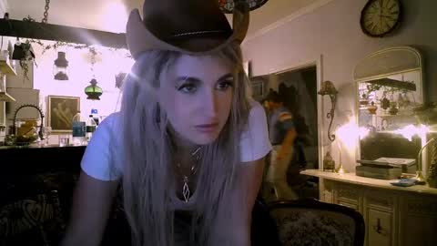 Snapshot of bobbyandsadie chatting on 25, 5, 2026 Bobby and Sadie online show from 25, 5, 2026