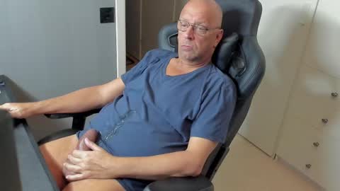 bobo_k online show from 12, 2, 2025