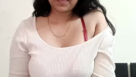 Snapshot of bodyandbrush chatting on 8, 5, 2026 Sofia online show from 8, 5, 2026