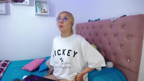 Soffy Brooks Independent model online show from 28, 10, 2025