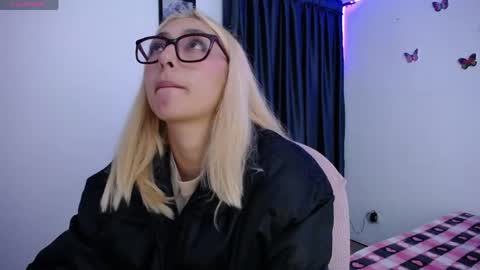 Snapshot of bonny_clyde_xx_ chatting on 15, 4, 2026 Soffy Brooks Independent model online show from 15, 4, 2026