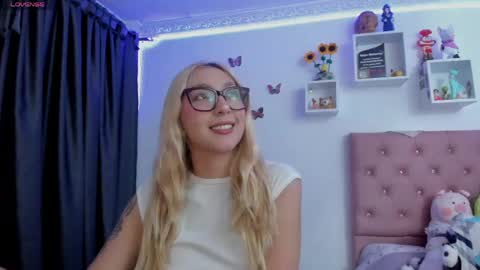 Snapshot of bonny_clyde_xx_ chatting on 28, 5, 2026 Soffy Brooks Independent model online show from 28, 5, 2026