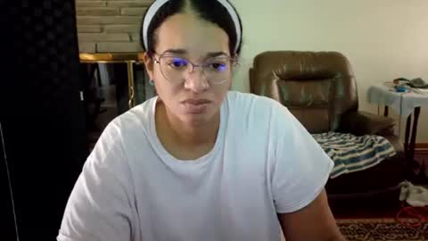 Queen Bon Vivantt online show from 1, 12, 2025