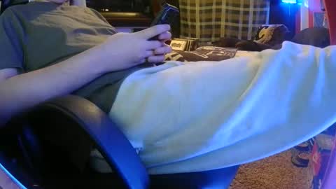 Snapshot of bowerboi1217 chatting on 19, 12, 2025 Bowerboi1217 online show from 19, 12, 2025