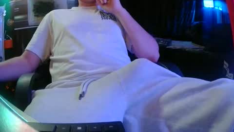 Snapshot of bowerboi1217 chatting on 22, 12, 2025 Bowerboi1217 online show from 22, 12, 2025