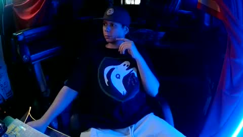 Snapshot of bowerboi1217 chatting on 2, 5, 2026 Bowerboi1217 online show from 2, 5, 2026