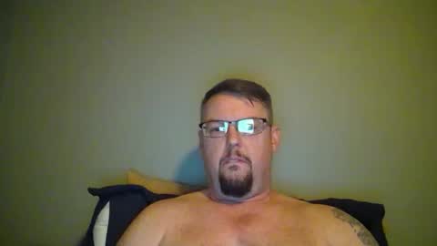 Snapshot of bowtieguy84 chatting on 28, 4, 2026 bowtieguy84 online show from 28, 4, 2026