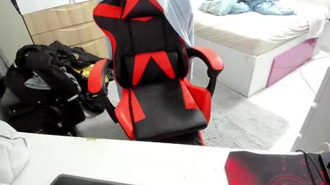 boy_boy22 online show from 14, 12, 2025